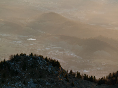 Vista su colli asolani e Salto della Capra in primo piano
