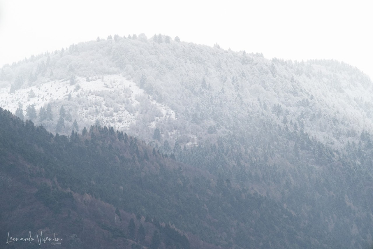Spolverata di neve, al termine di due giorni uggiosi, preambolo di un nuovo sole?