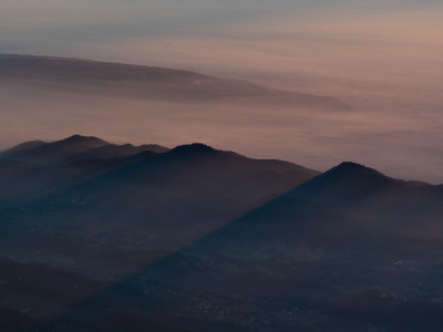 Vista su colli asolani nella foschia